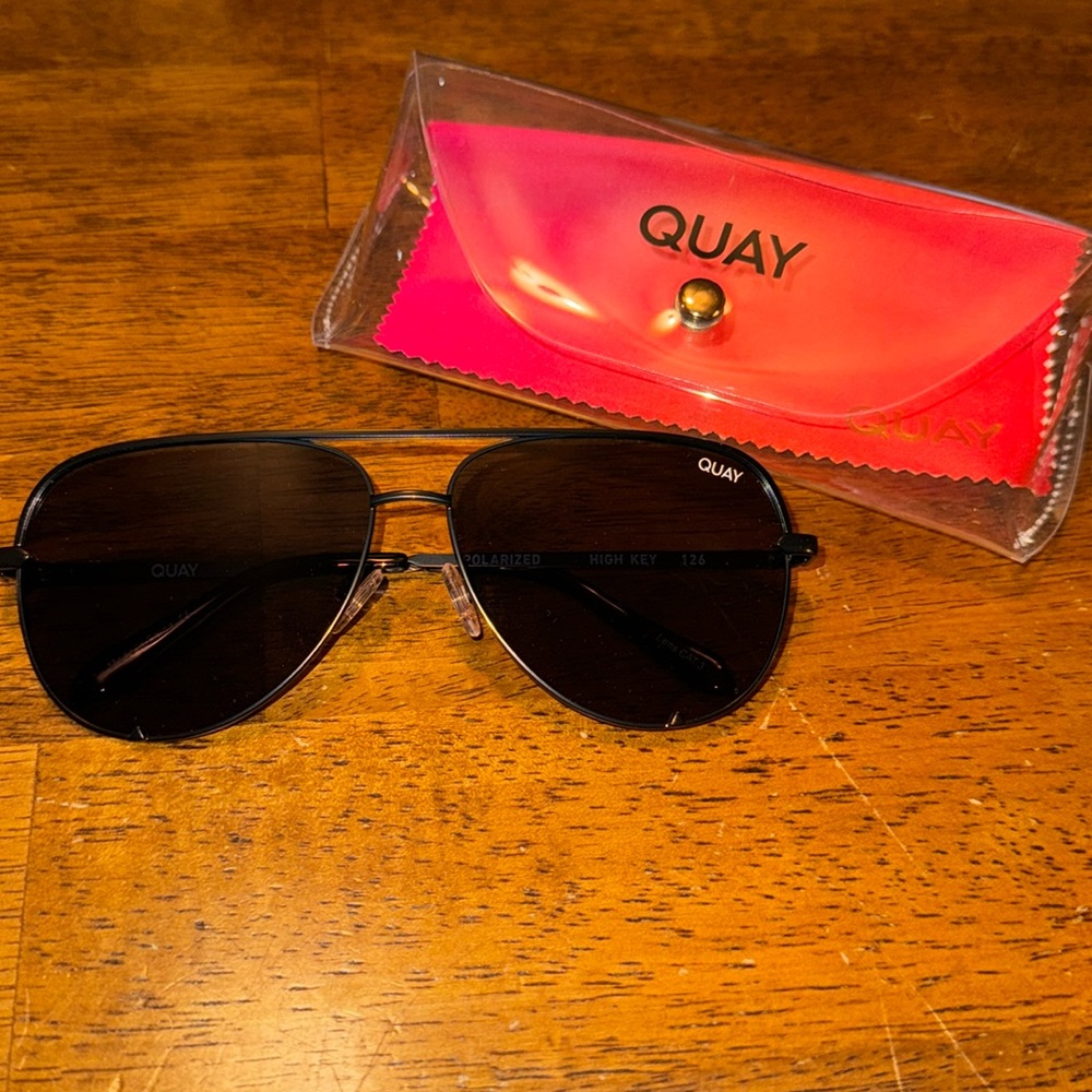 Quay Polarized High Key Black Smoke Sunglasses xl